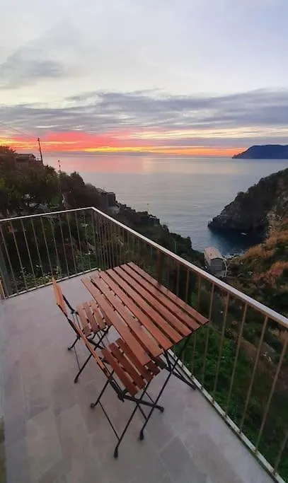 On The Way To The Marina Apartment Corniglia Italy